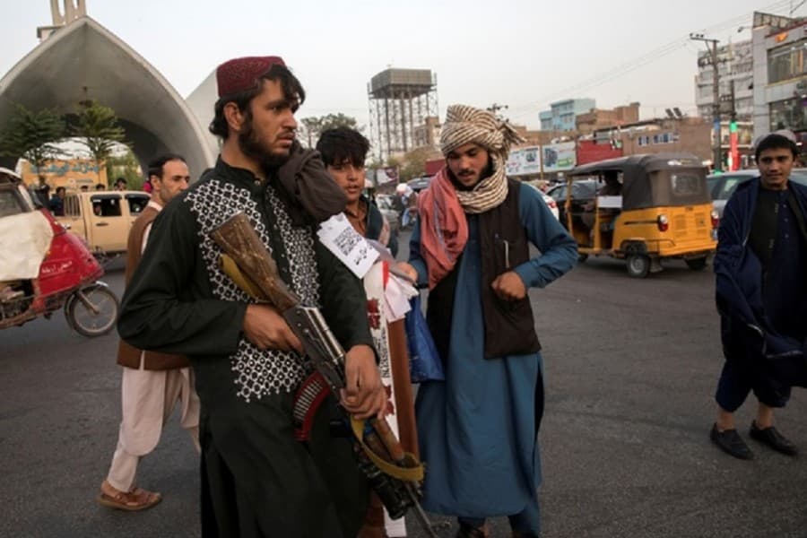 Taliban hang up bodies of alleged kidnappers in Afghan city