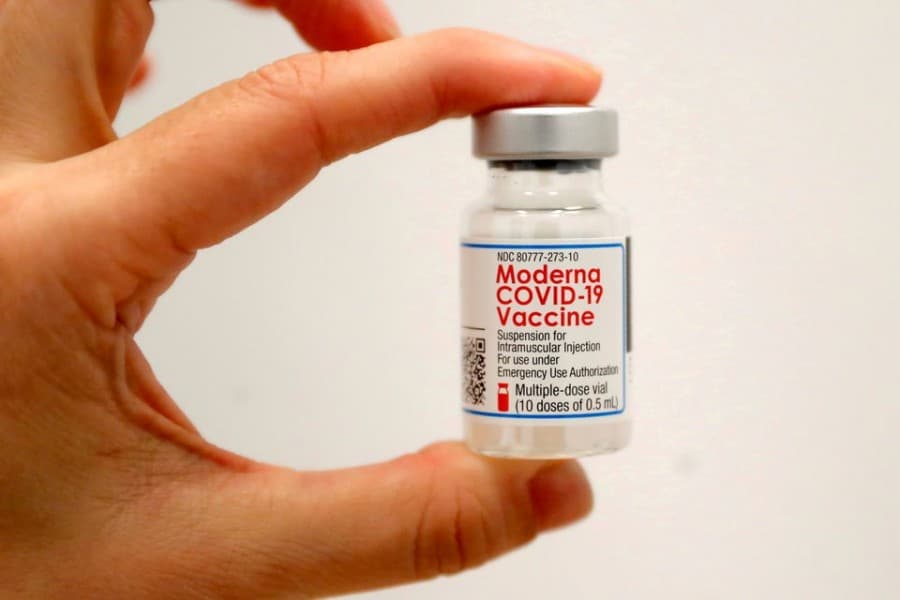 US FDA advisers back Moderna booster shots for older and high-risk people