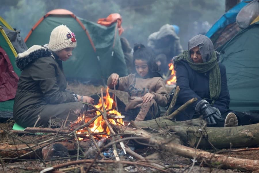 Fears grow for child refugees gathered at Belarus-Poland border