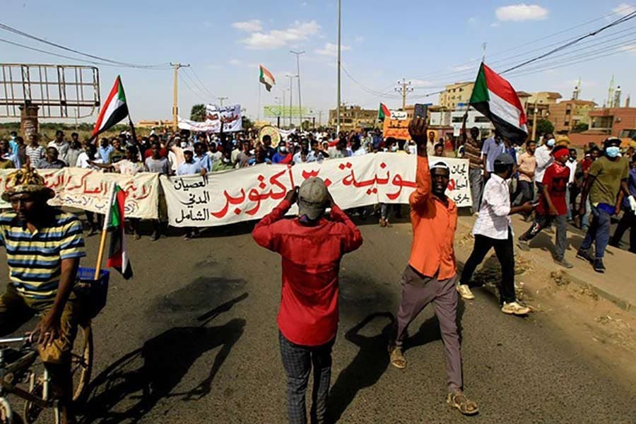 Mobile phone lines cut but Sudanese start new anti-coup protests
