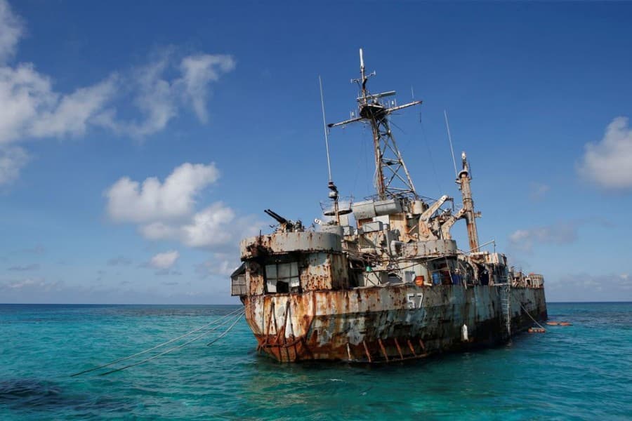 Philippines tells China to 'back off' after South China Sea standoff