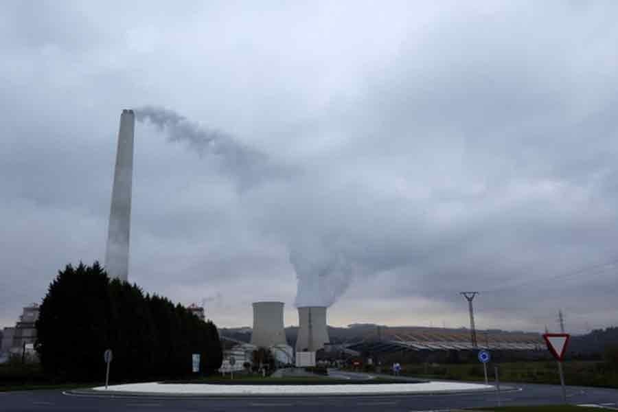 Pinched by energy crisis, Spanish coal plant slated for closure fires up