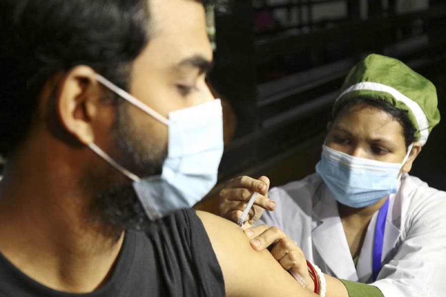 Bangladesh government plans to vaccinate 80pc people by April