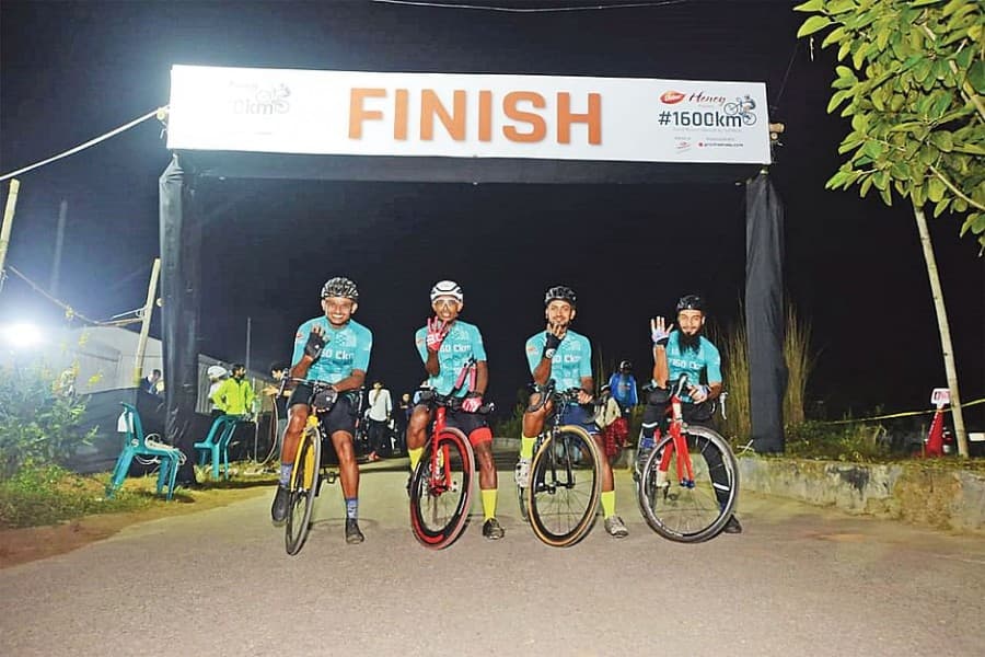 Four Bangladeshis make world record cycling 1670 kilometres