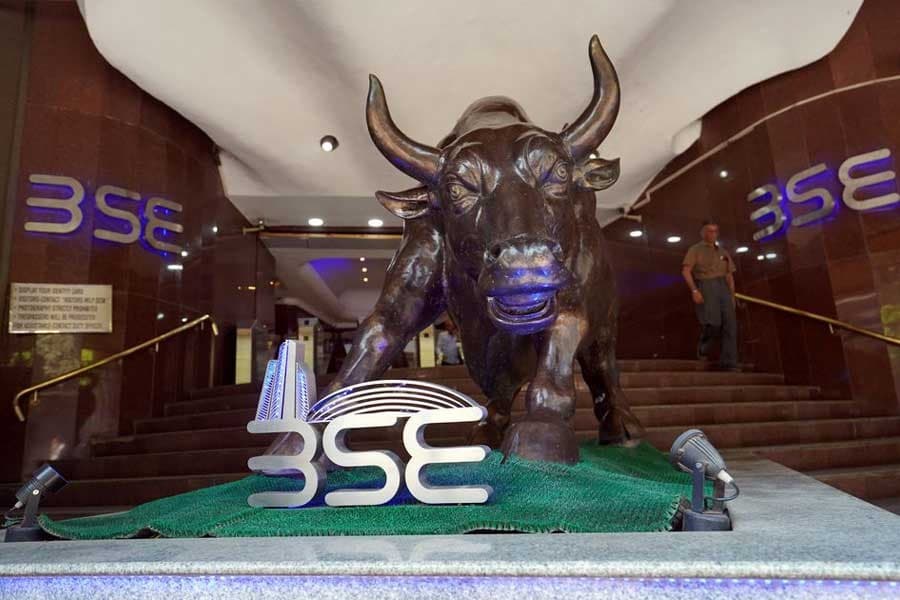 Indian shares end lower, rupee hits an all-time low