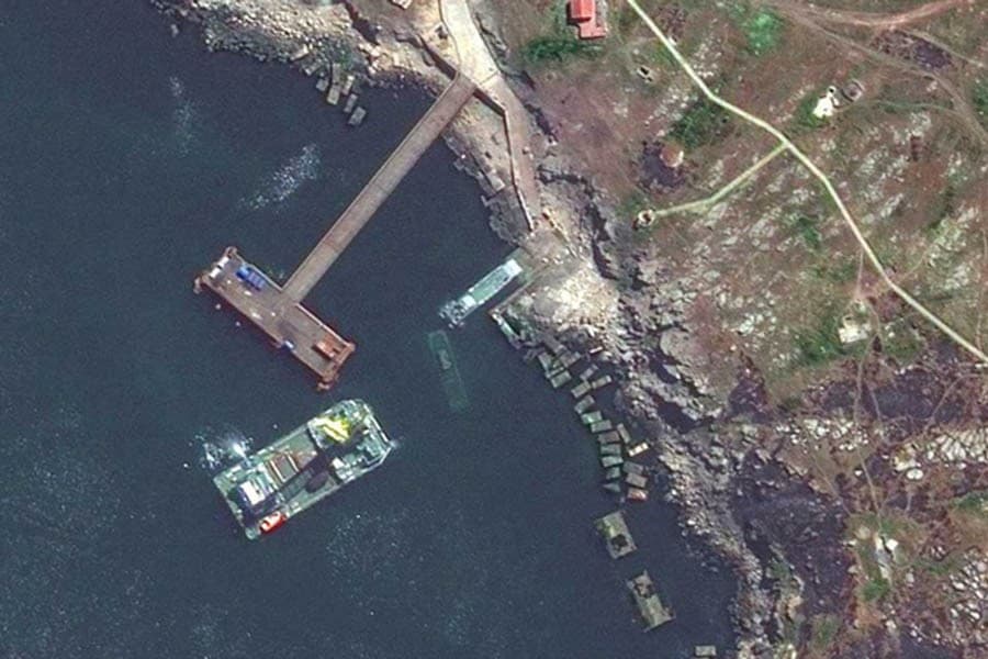 Ukrainian forces thwart Russian river crossing, hit naval ship
