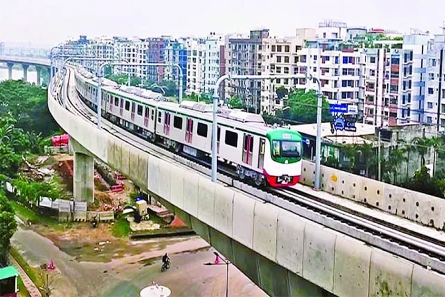 Commuters pin hopes on metro rail