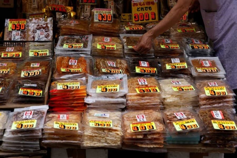 Food prices dip in May, cereal output set to decline, UN agency says