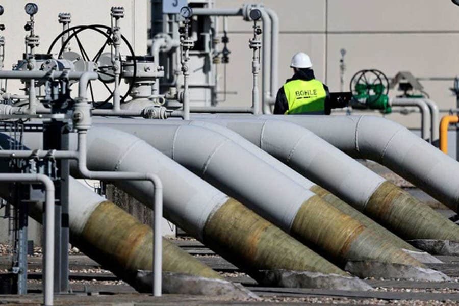Russian gas flows to Europe fall