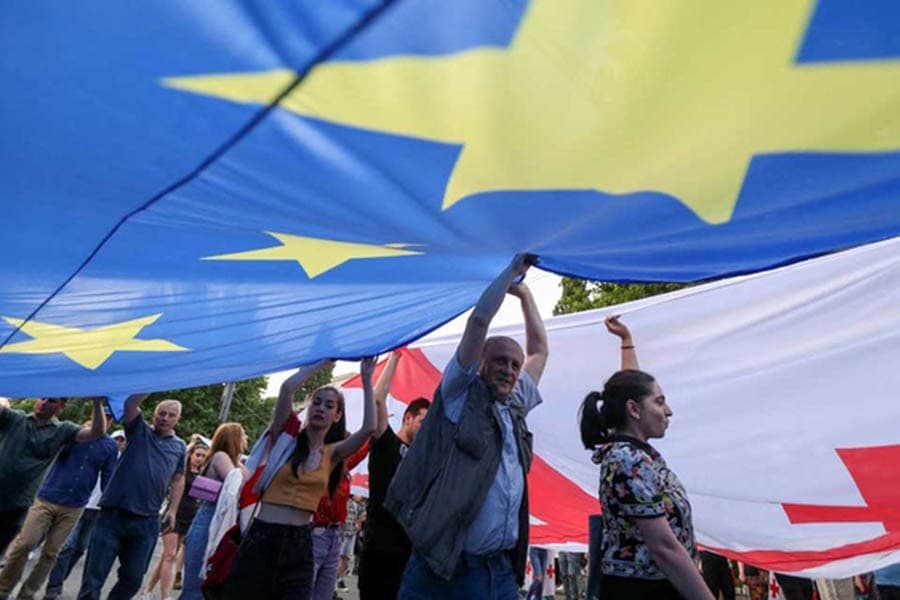 Ukraine on course for EU candidacy at summit