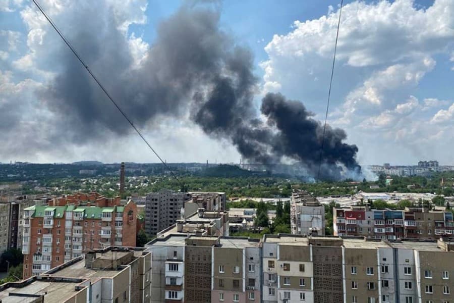 Heavy fighting, widespread shelling in battle for Donetsk, says Ukrainian officials