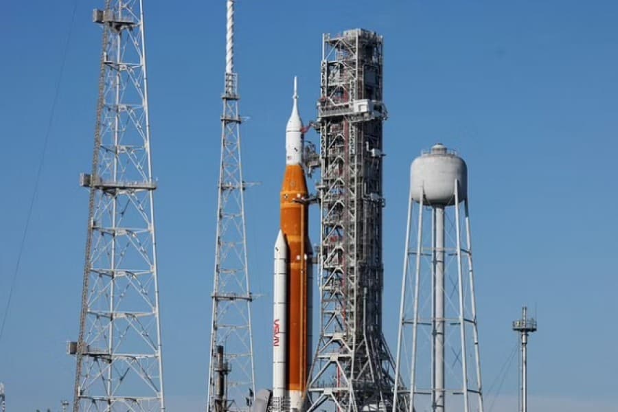 Fuel leak ruins NASA's second shot at launching moon rocket