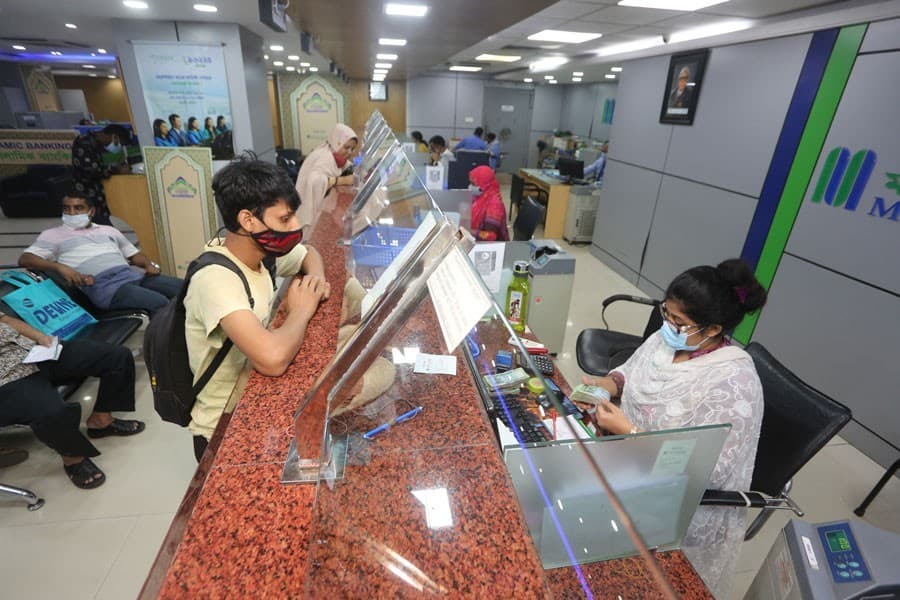 Bank accounts with above Tk 10m rise amid economic crisis