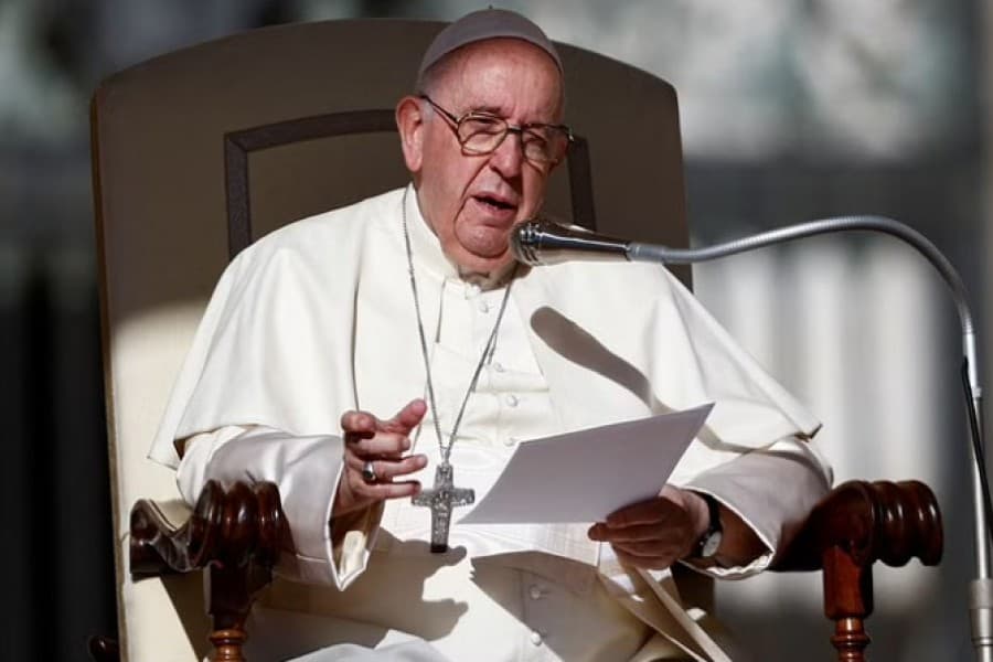 Pope says it is 'madness' to think of using nuclear weapons in Ukraine