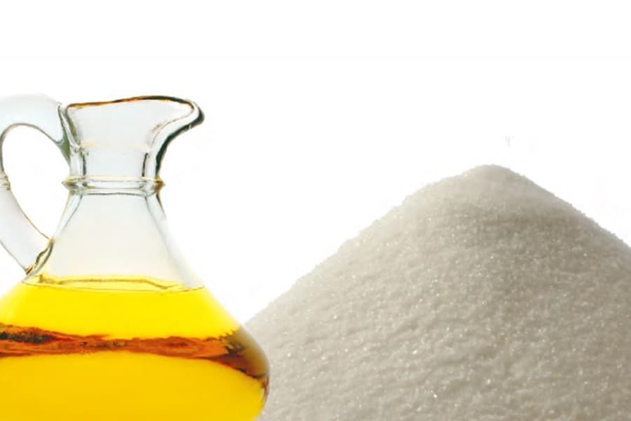 Palm oil price drops by Tk 12, sugar by Tk 6