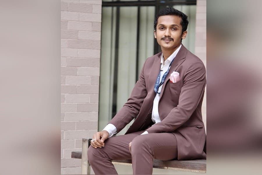 NSU student develops eyeglasses for colour blind people