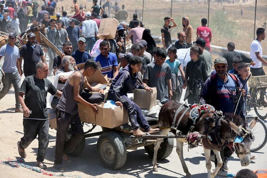Gaza aid system under pressure as thousands seek food