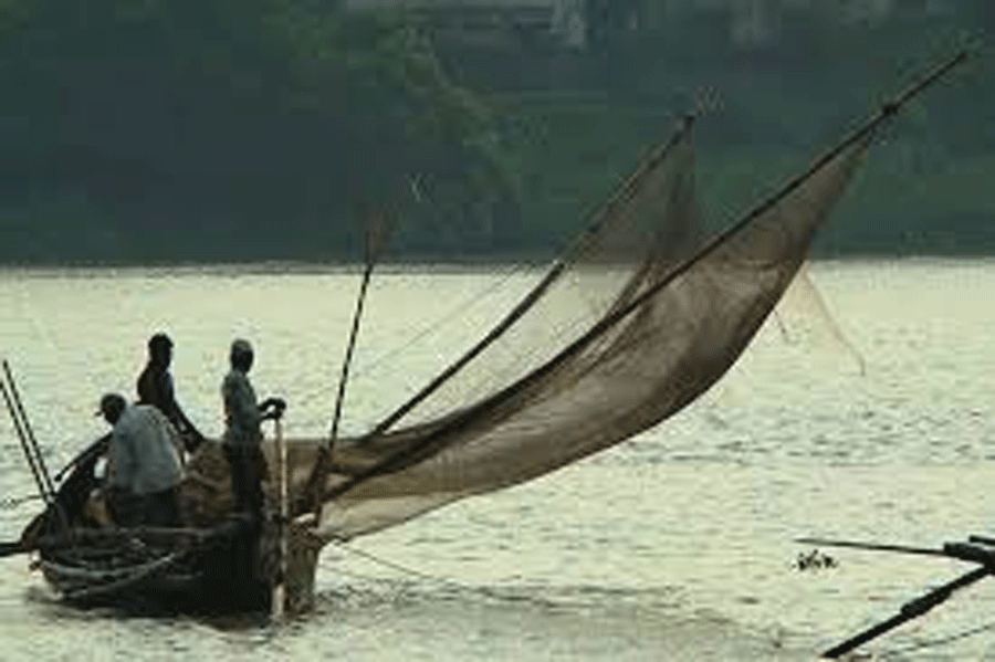 Fishing ban hits poor fishermen hard, study finds