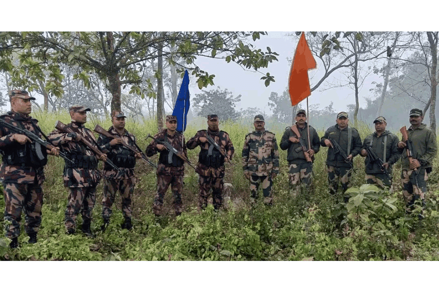 BSF halts fence construction at Joypurhat border after BGB intervention