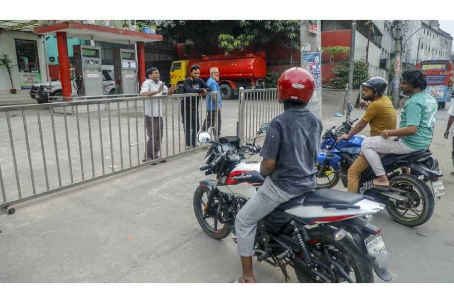 Fuel crisis hits Dhaka: Depots slash supply as surge in demand leaves filling stations dry