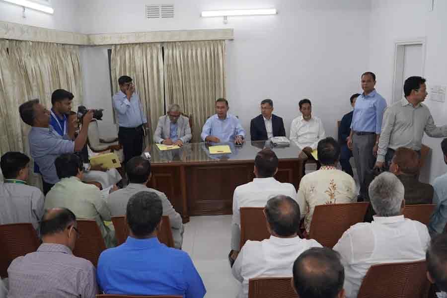 PM exchanges views with BNP leaders at Nayapaltan office