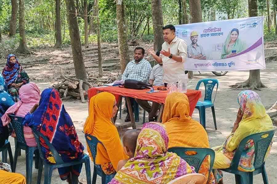 BRAC Bank holds ‘Uthan Boithak’ in four districts to promote financial literacy, formal remittance channels