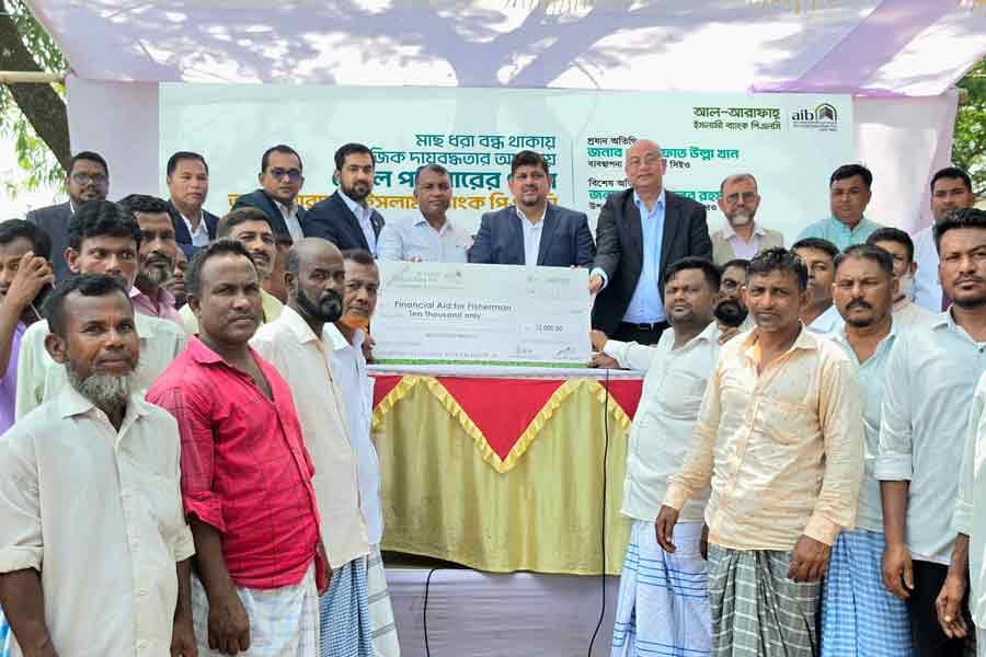 Al-Arafah Islami Bank assists 784 fishermen under CSR initiative