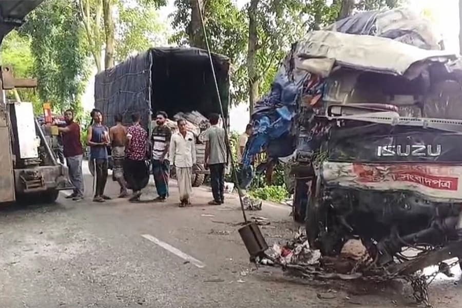 Driver dies as newspaper-laden truck collides with another truck on Dhaka-Barishal Highway