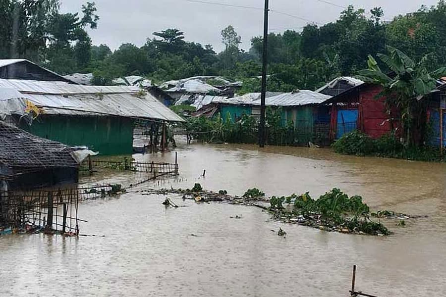 Floods, landslides leave 51 dead as nearly 268,000 families remain stranded