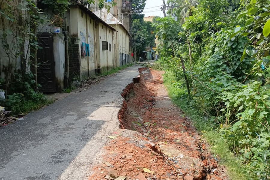 Manikganj road collapses cutting off communication