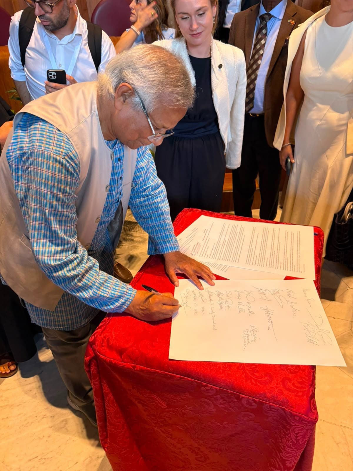 Professor Yunus signs Nobel declaration warning of AI, nuclear risks