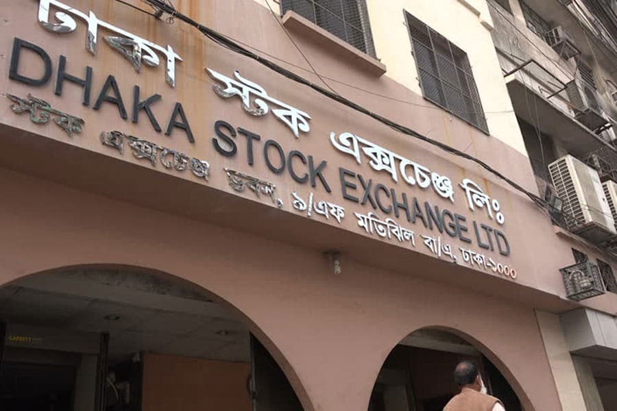 DSEX slips below 5,900 as investors book profits