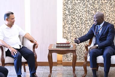 PM reaffirms commitment to workers' rights during talks