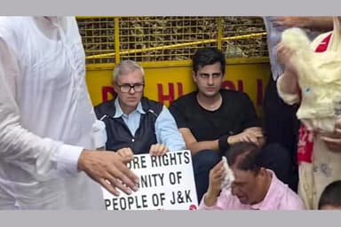 Hundreds march in Delhi calling for Kashmir statehood