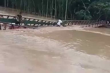 Flash floods wash away Sherpur bailey bridge