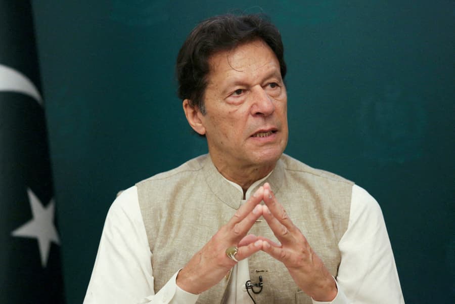 Pakistan through the tortuous alleys of August