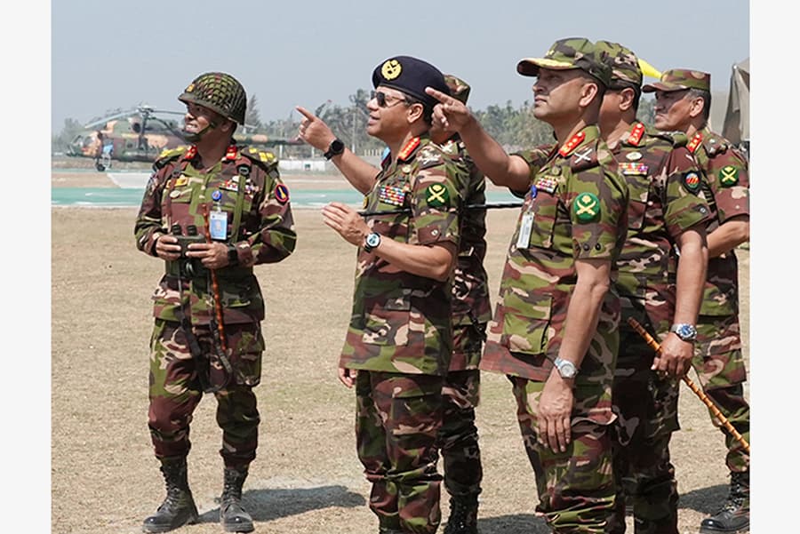কক্সবাজারে এডি আর্টিলারি গান ফায়ারিং পরিদর্শন করলেন সেনাবাহিনী প্রধান