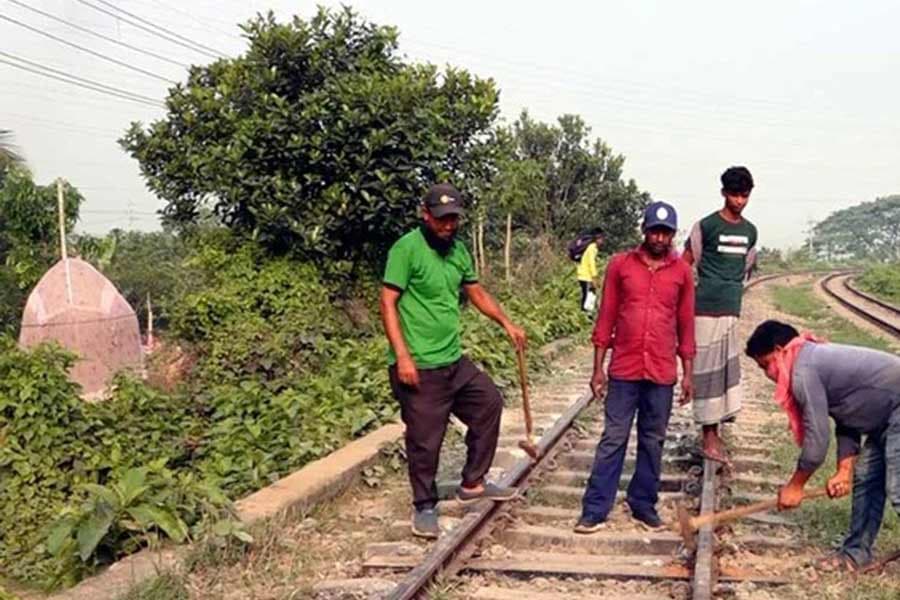 Railway limits train speeds over fear of tracks bent by extreme heat