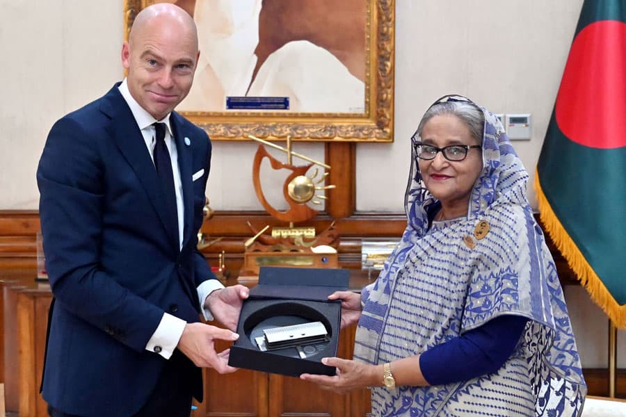 PM Hasina receives GCA Local Adaptation Champions Award