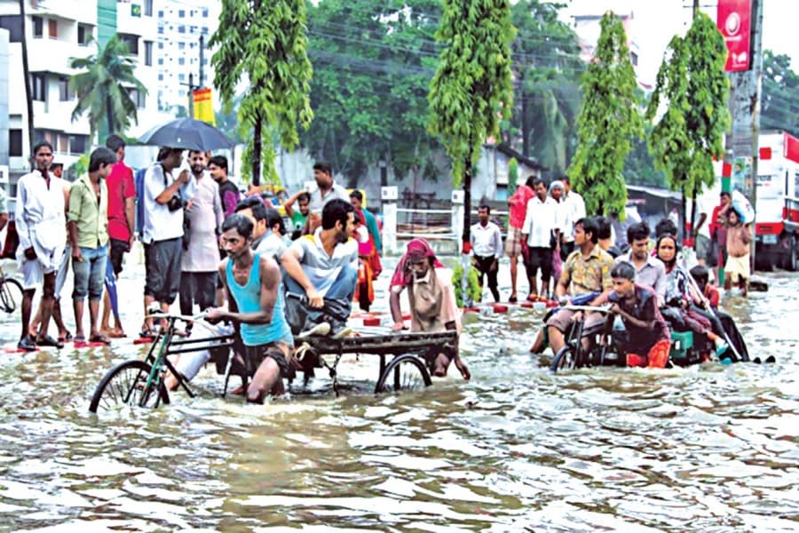 Chaktai, Khatunganj traders bear the brunt of waterlogging in Ctg