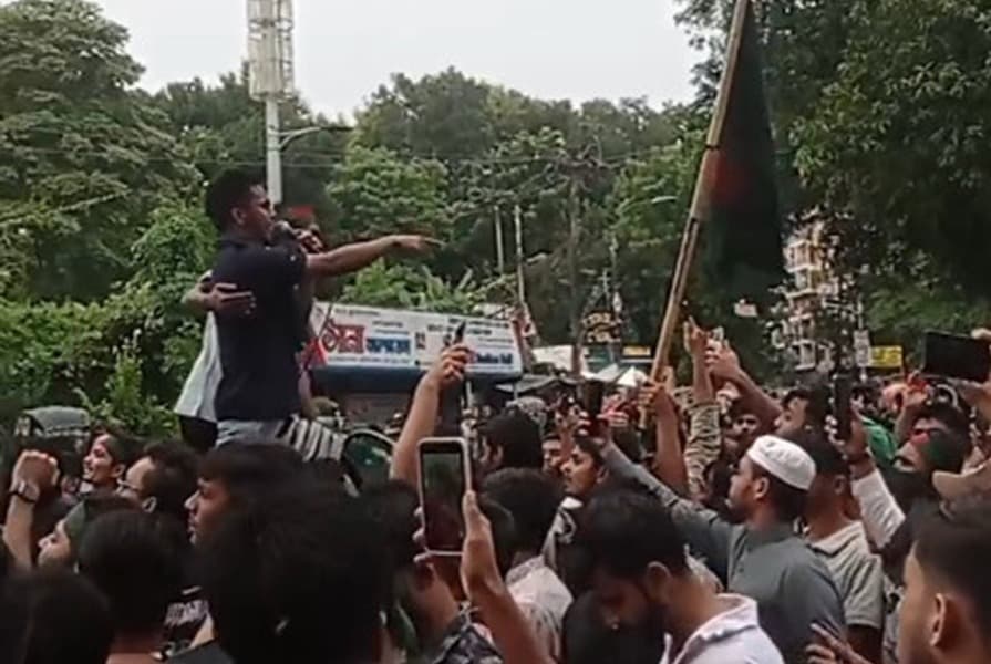 Students in Chattogram declare ban on Awami League, affiliated bodies