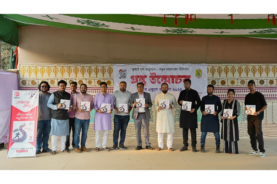 Pathao commemorates 10 years of stories with ‘Ogrojatrar Ogrodoot’ at Ekushey Book Fair