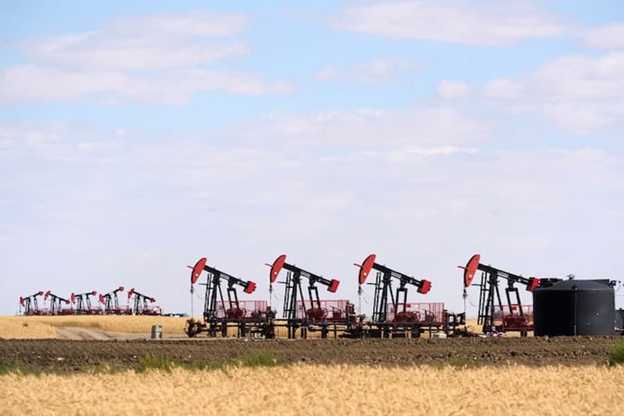 Oil prices edge lower as concerns over tariff impact grow
