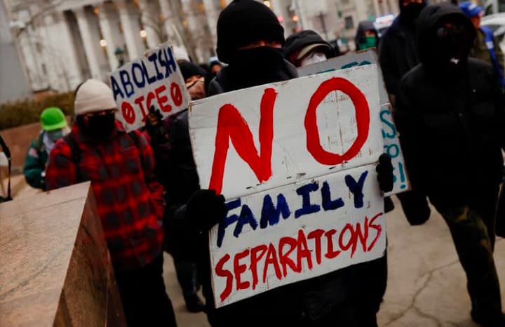 Trump plans to fine migrants $998 a day for failing to leave after deportation order