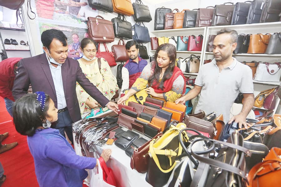 Buying local goods in time of trade war