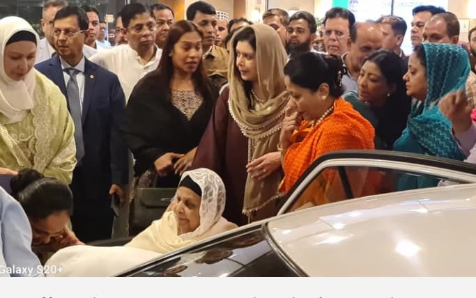 Zubaida visits father’s grave, takes mother home from hospital
