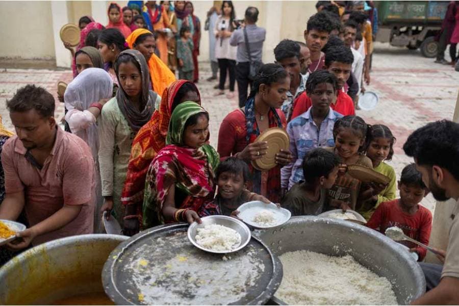 Residents stockpile food, rush to bunkers as conflict rattles India and Pakistan