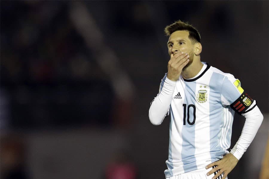 Sampaoli goes with youth in lagging bid for World Cup spot