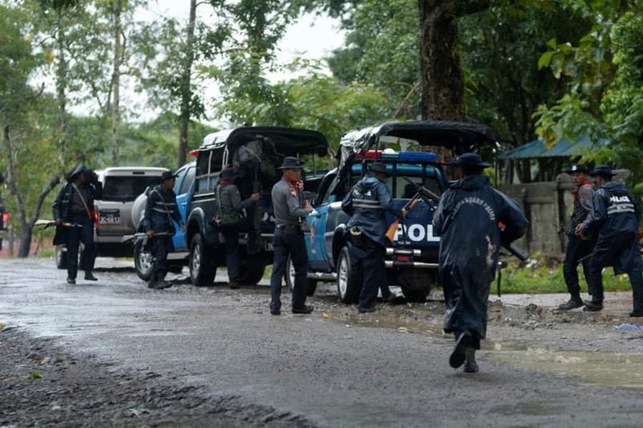 Myanmar protesters try to block aid shipment to Muslim Rohingya