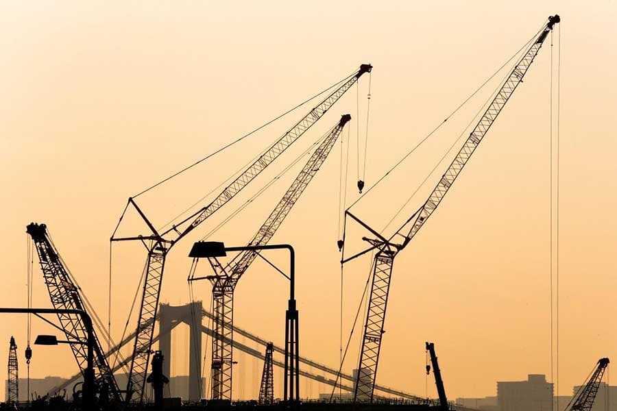 Japanese manufacturers' confidence slips from decade high